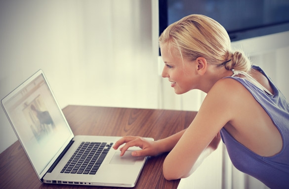 blonde-woman-working-on-her-laptop-from-home-5