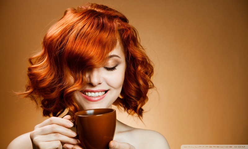 red_haired_woman_drinking_coffee-wallpaper-800x480
